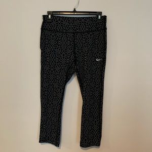 Nike dri-fit running crop size medium